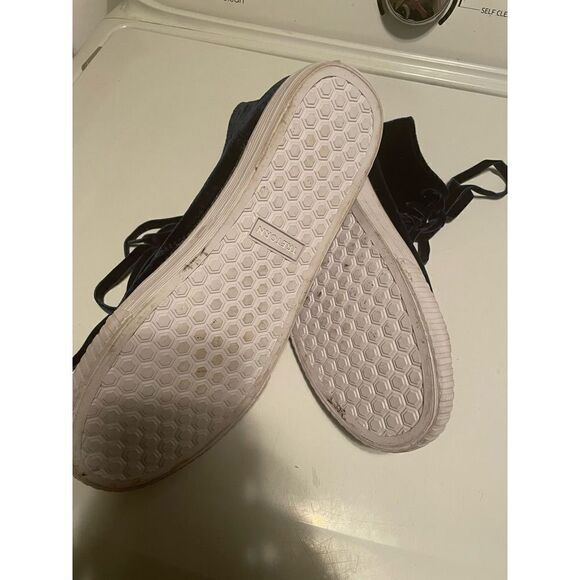 Tretorn Shoes (SZ 9) - Picture 6 of 6